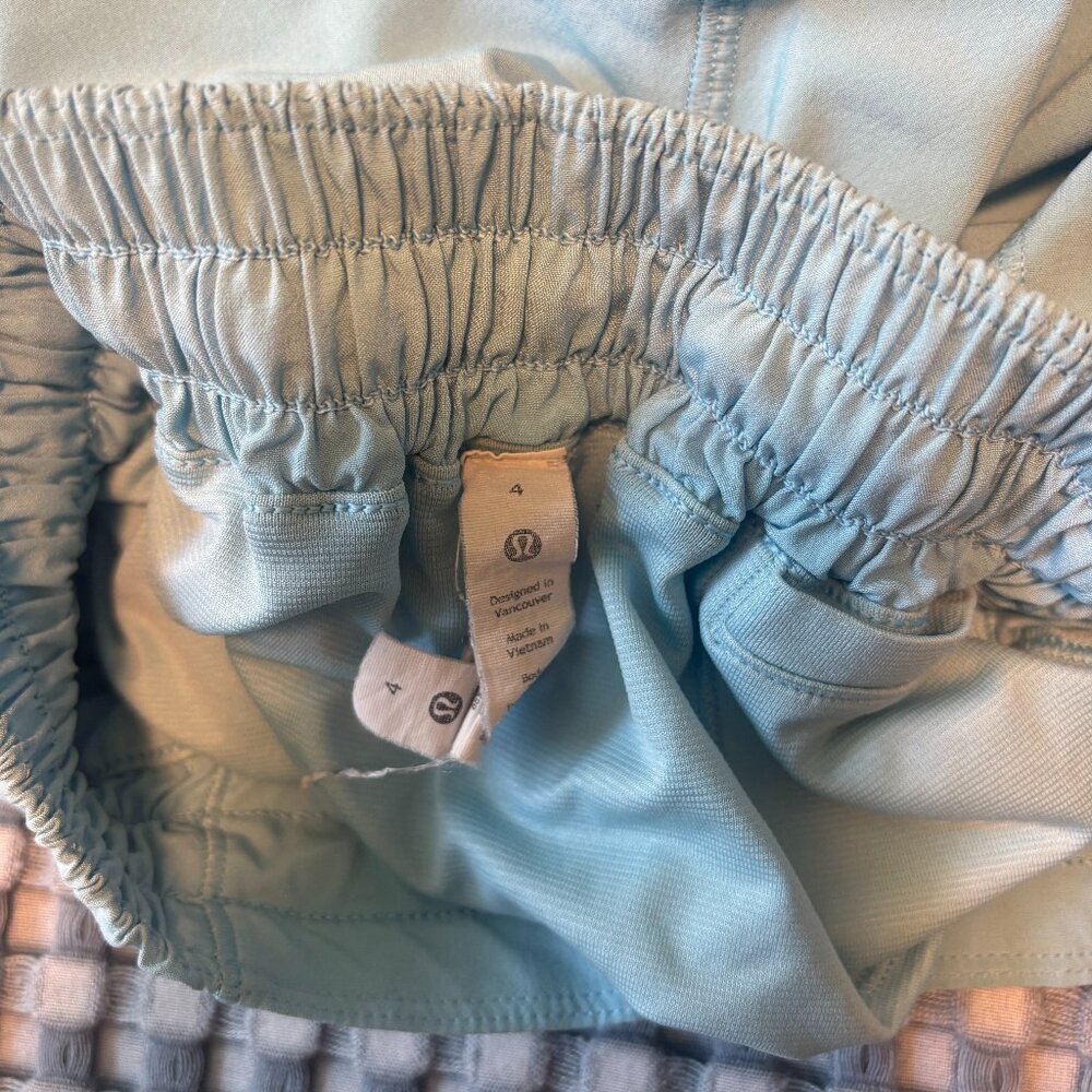 Lululemon Hotty Hot Shorts Light Blue 4 inch - Picture 3 of 3